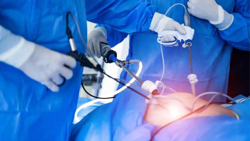 Gynecologist explaining laparoscopic surgery procedure for women